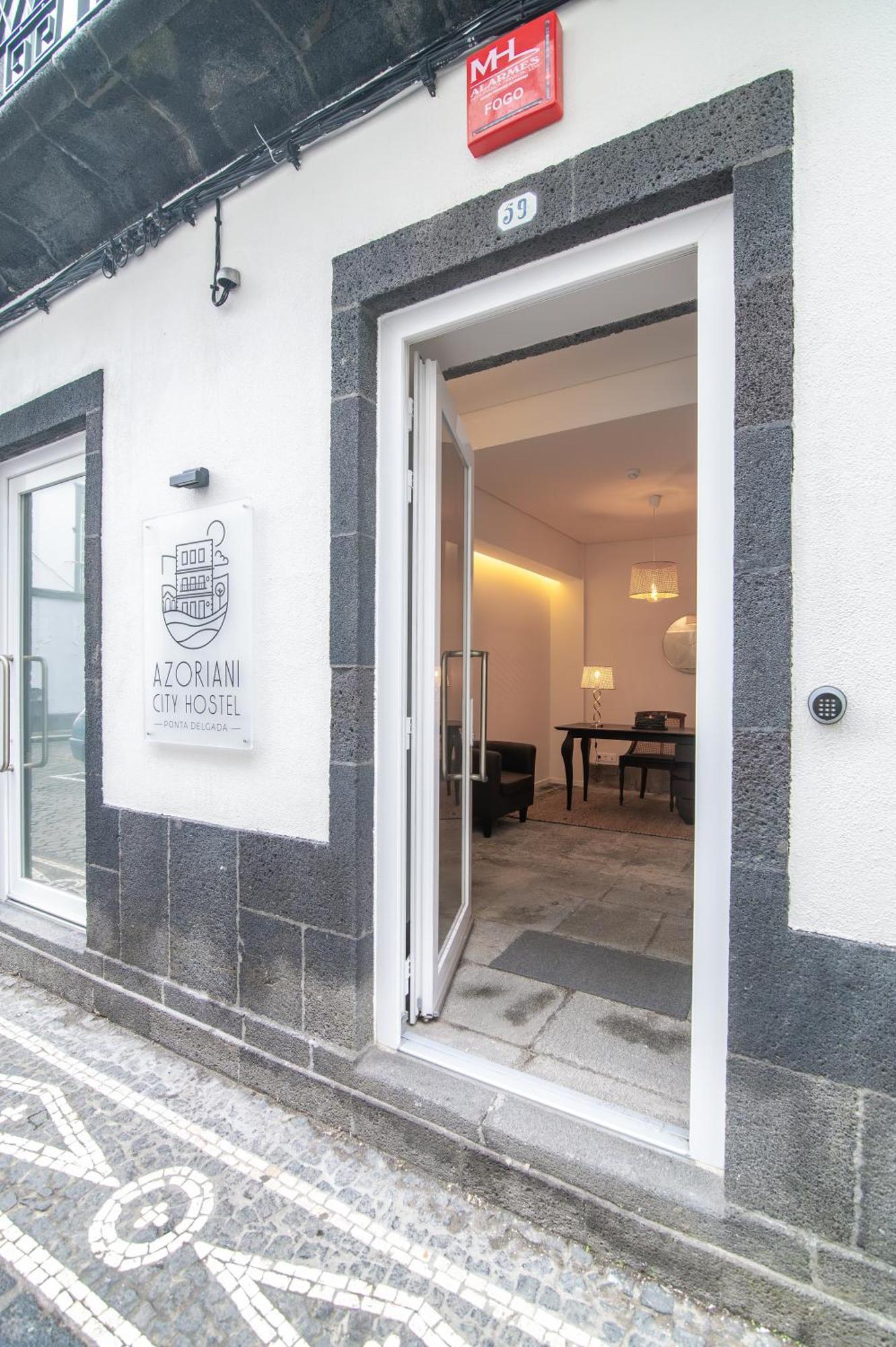 Azoriani City Hostel Ponta Delgada Luaran gambar